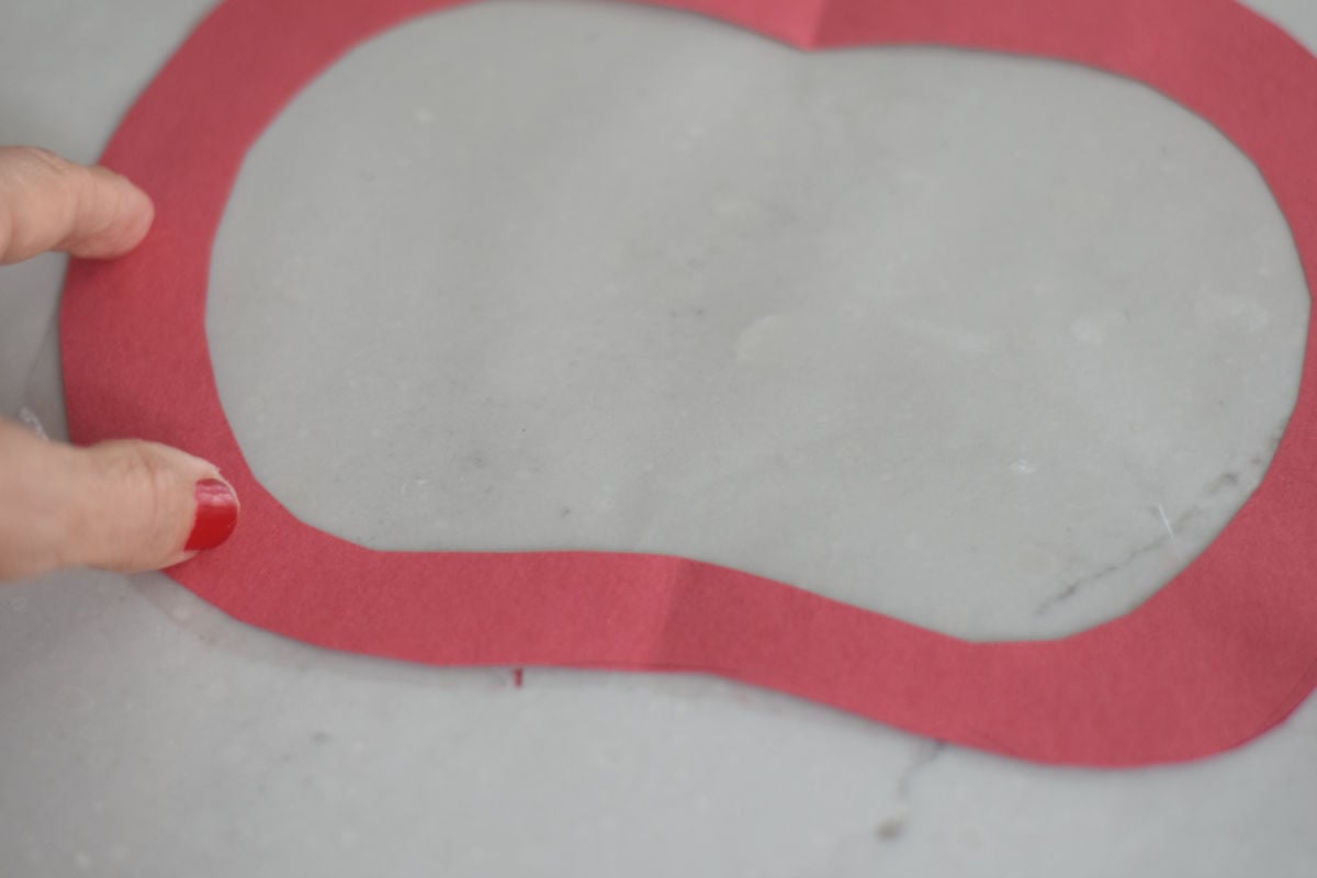 outline of apple for suncatcher craft 