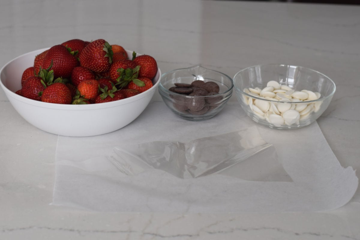 Halloween ghost strawberries ingredients 
