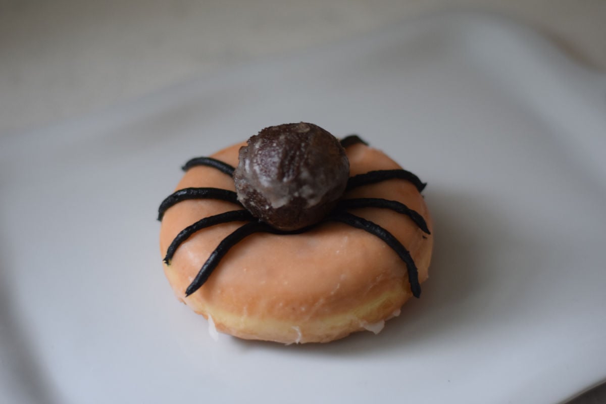 making spider donut adding donut hole