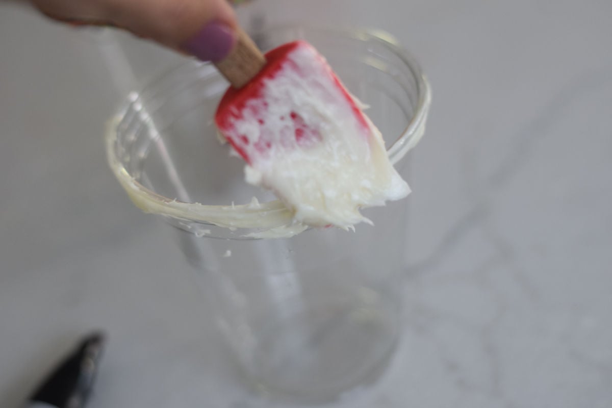 spreading frosting on cup rim