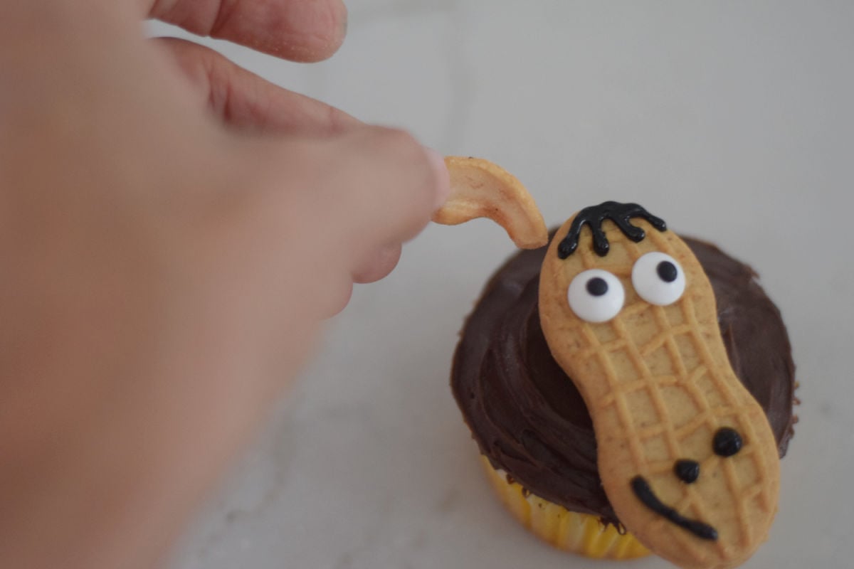 making horse cupcakes