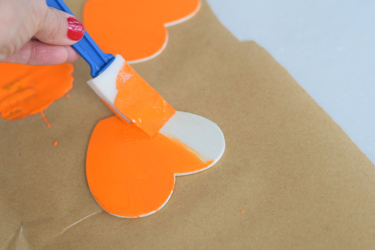 painting wooden heart 