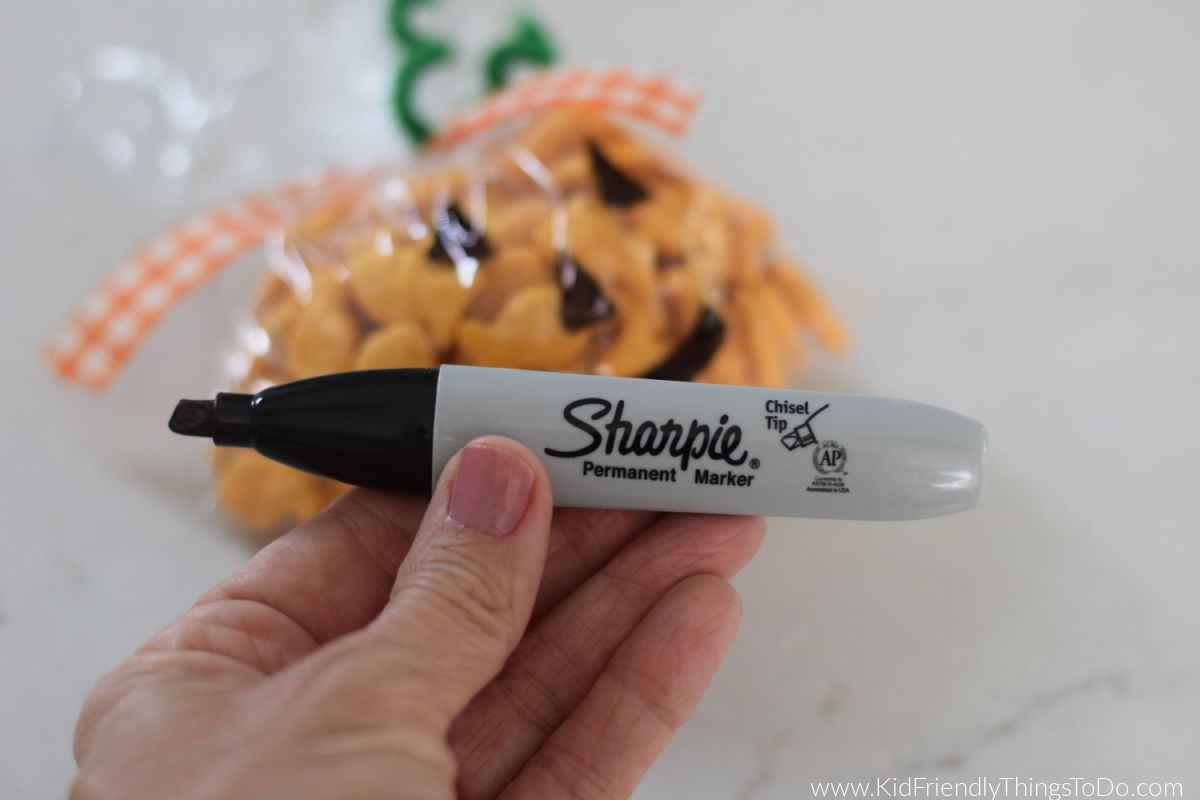 using a Sharpie to make pumpkin faces