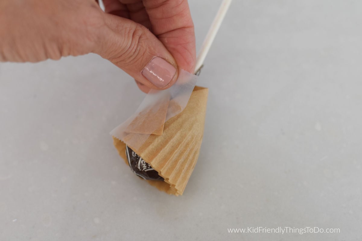 making witch broom lollipop craft