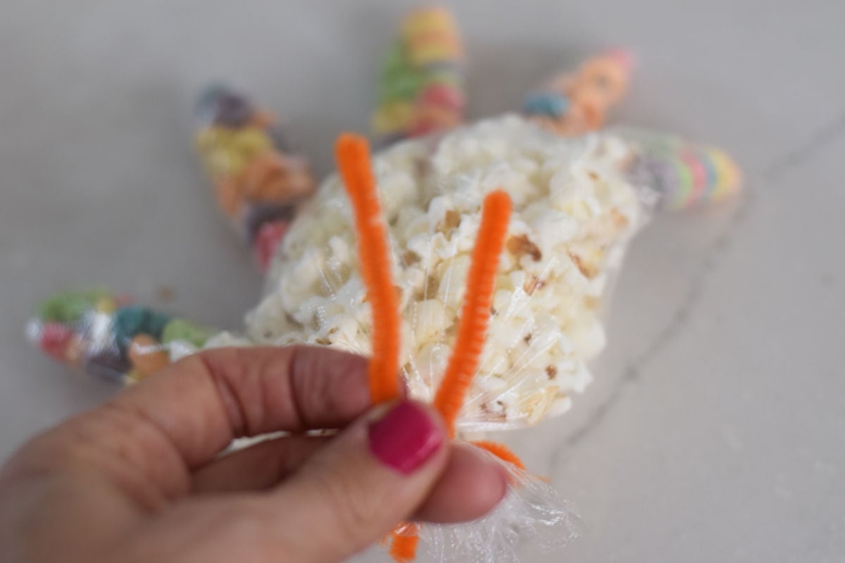 orange pipe cleaner feet for turkey