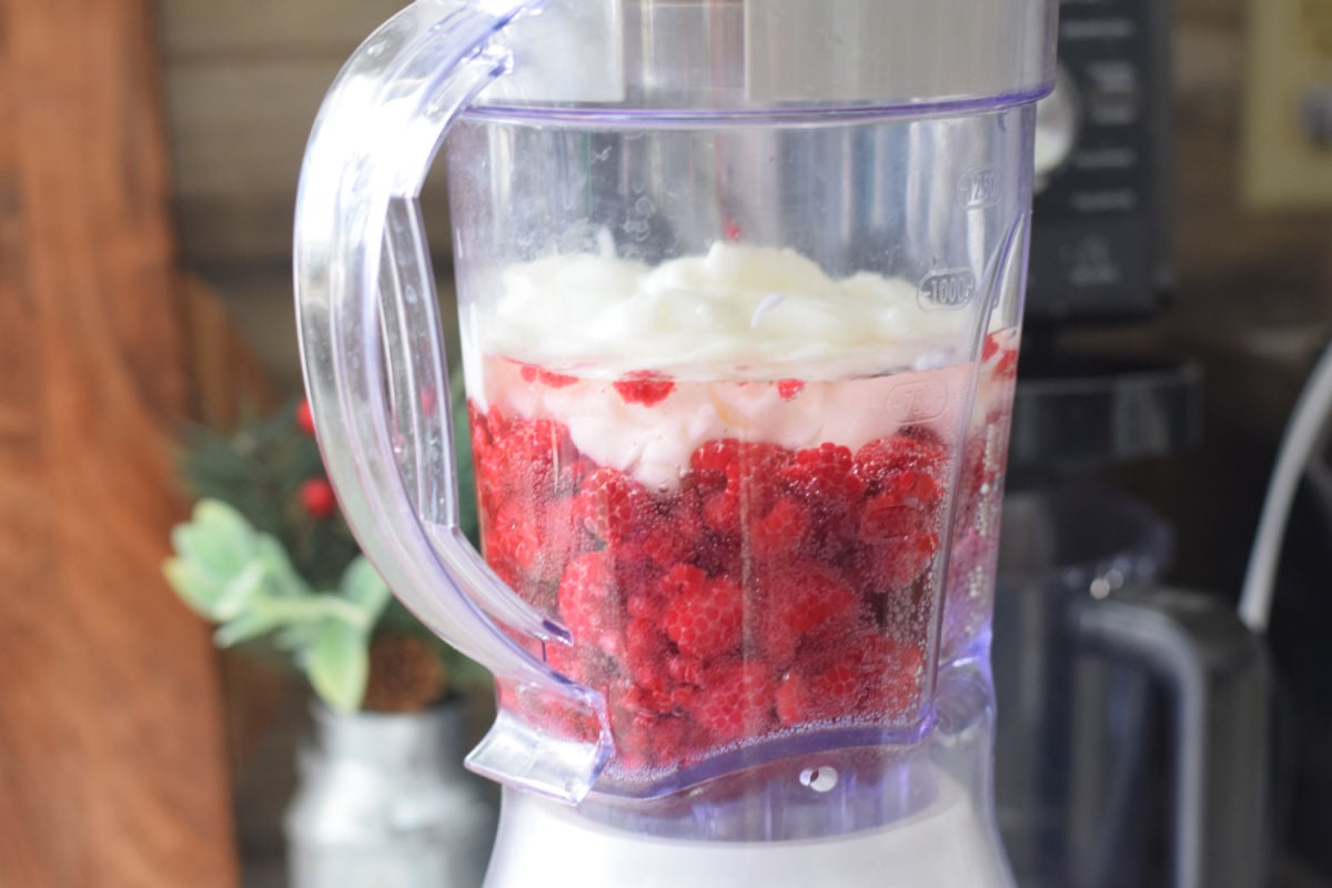 raspberry smoothie drink ingredients