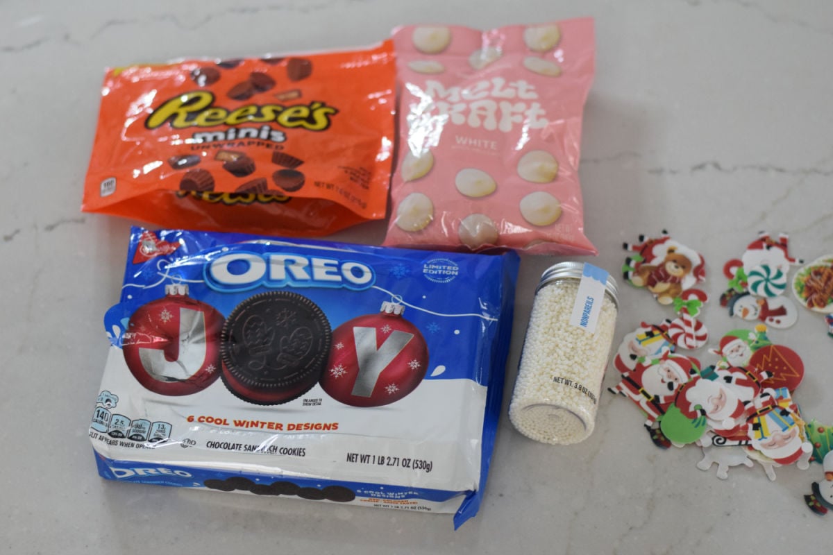 snow globe Oreo cookies 