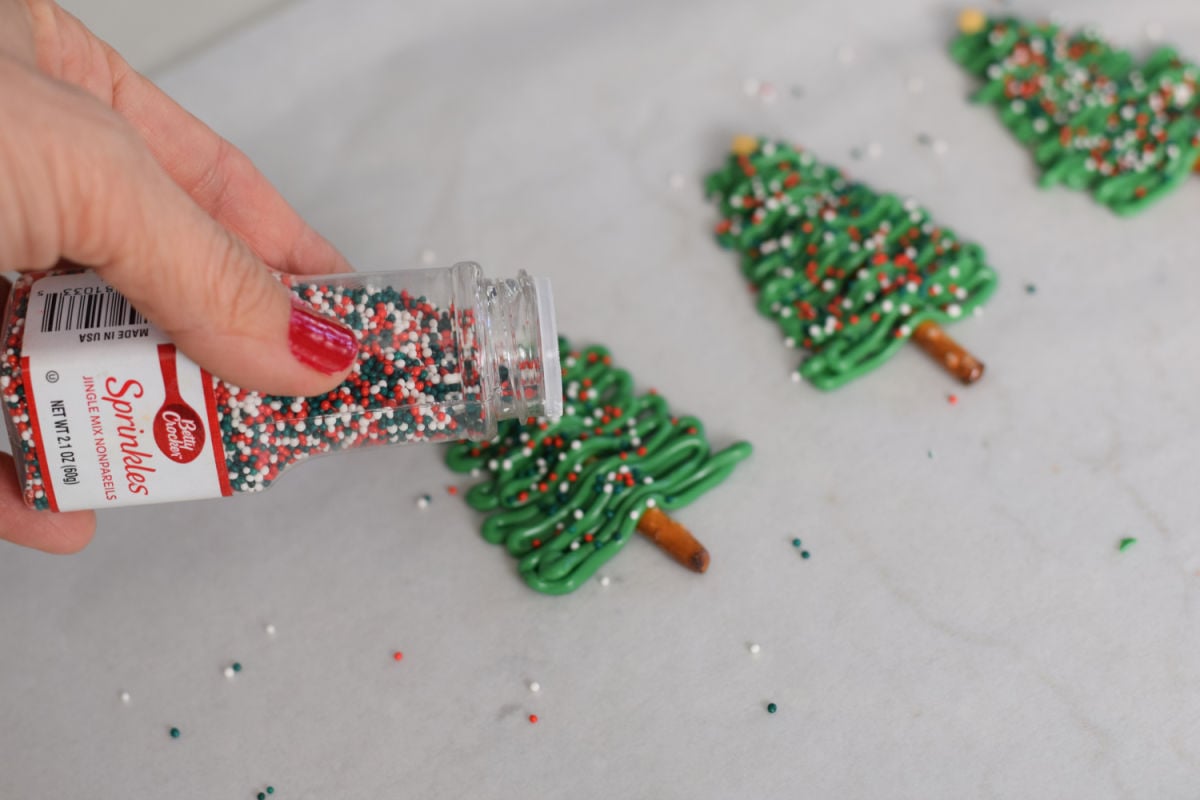 decorating Christmas tree pretzels