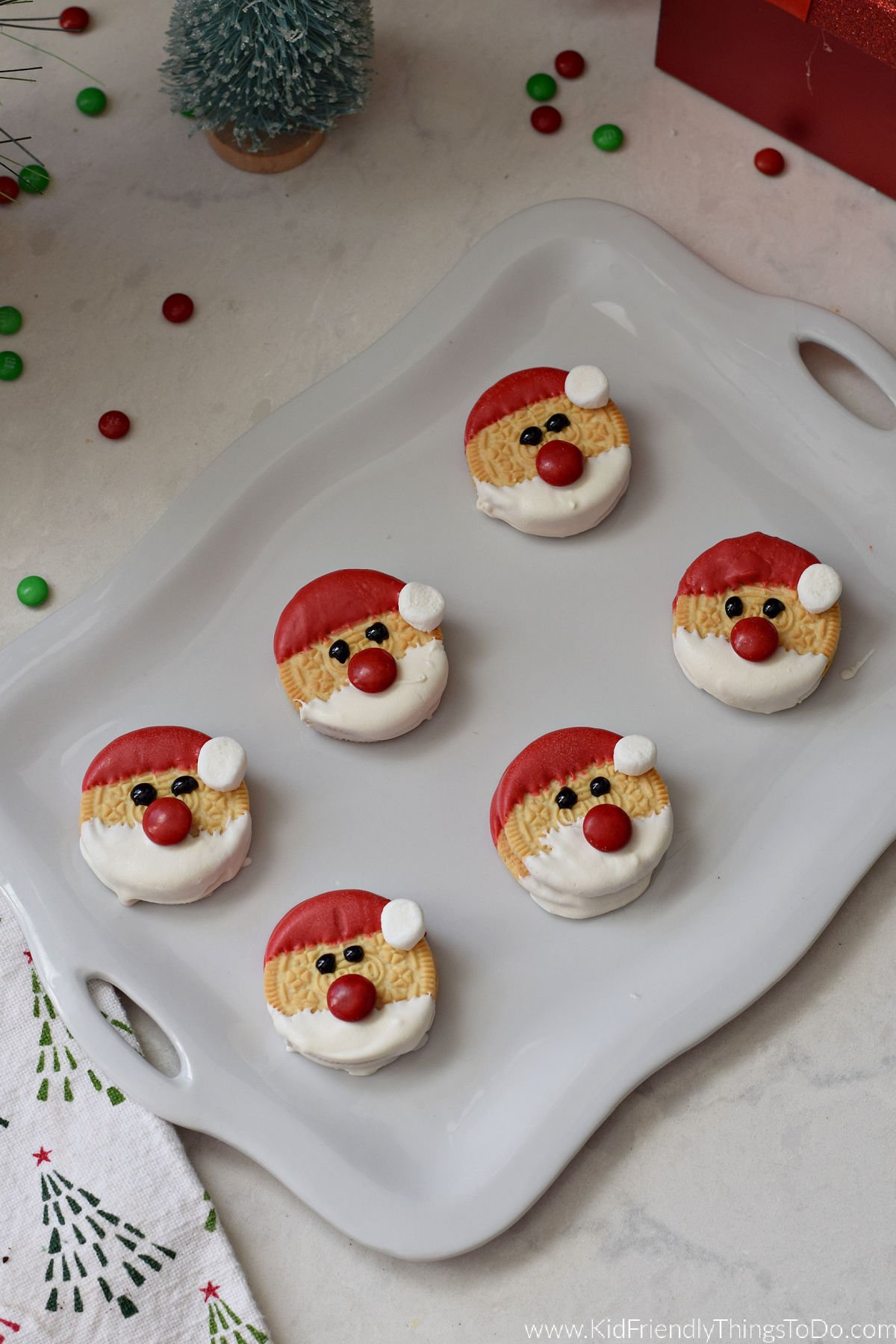 Santa Claus Oreo cookies