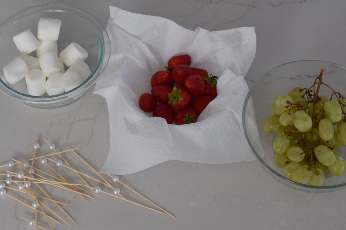 Grinch fruit skewer ingredients 