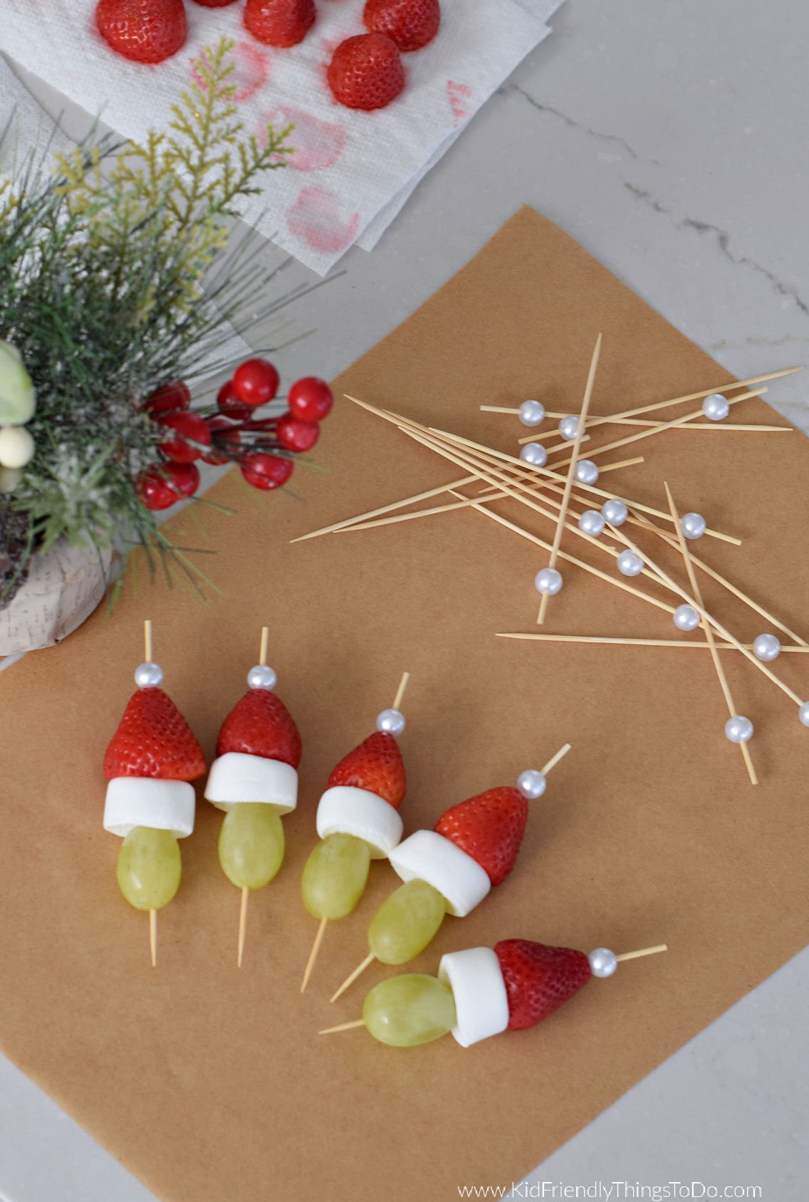 Grinch fruit skewers 