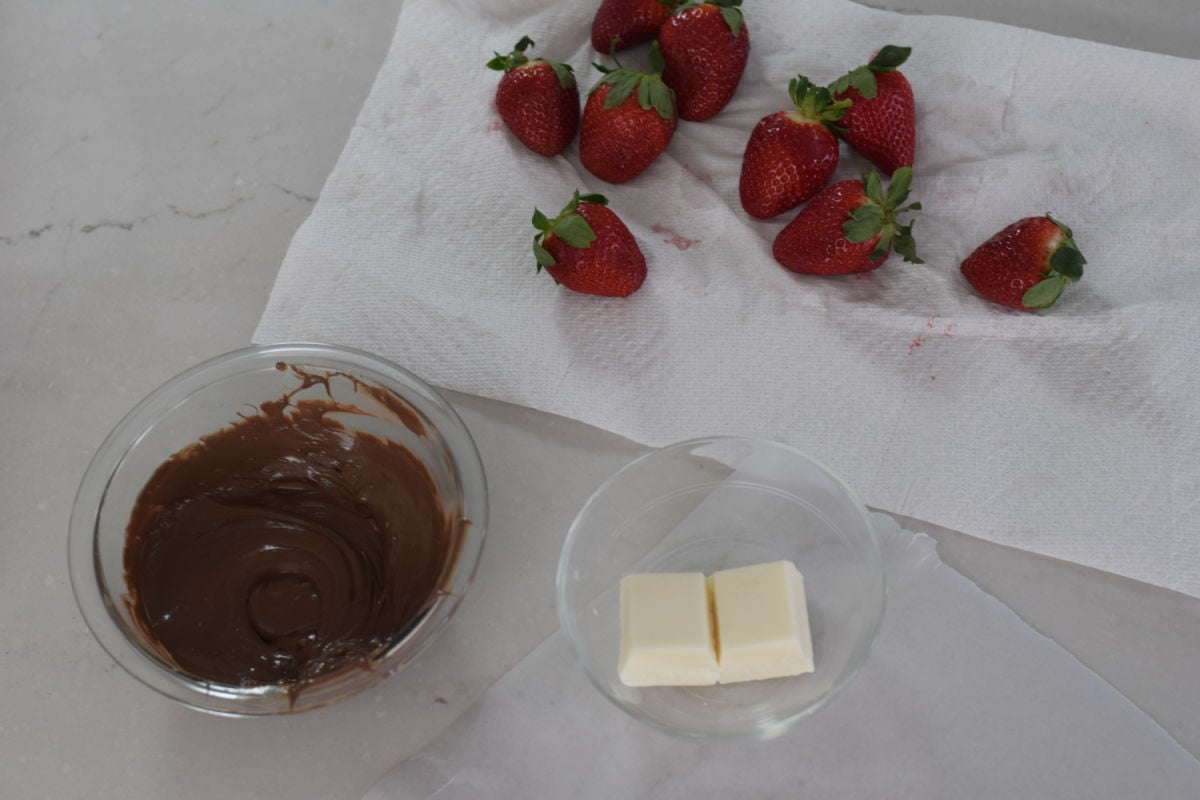 chocolate covered strawberry football ingredients