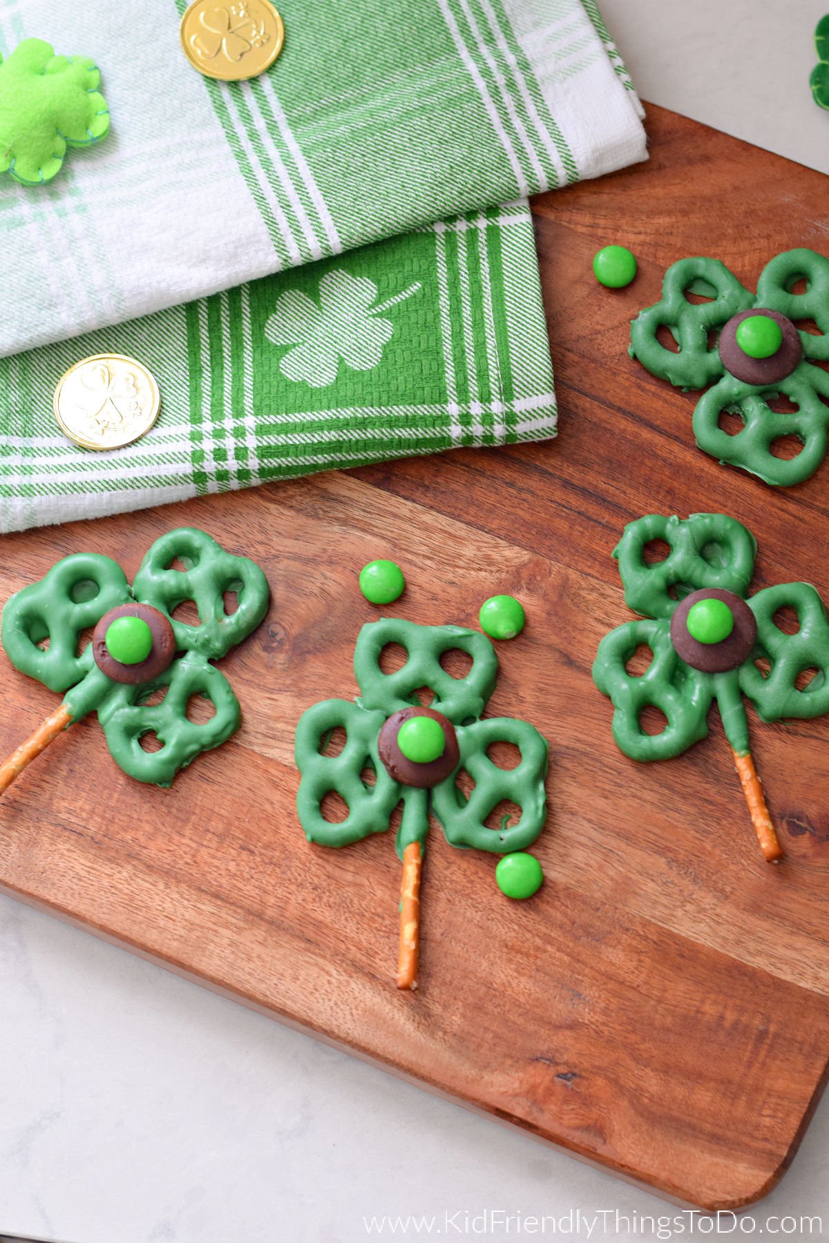 shamrock pretzel treats