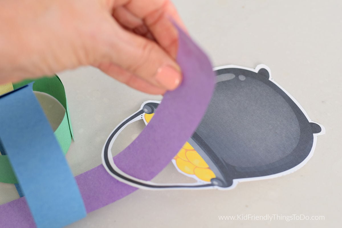 making paper chain pot of gold 
