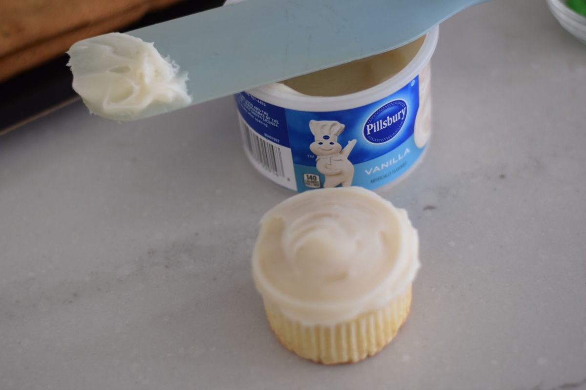 frosted vanilla cupcakes