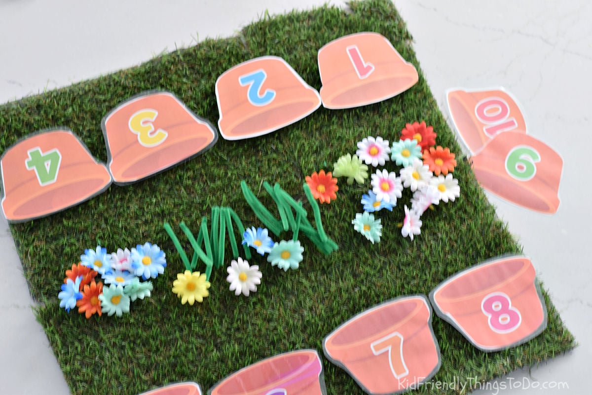 flower pot printables numbers 1-10 on grass mat 
