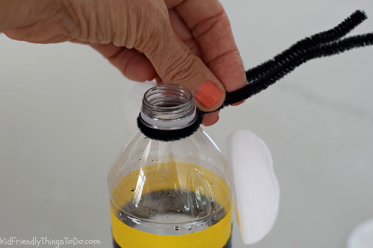 pipe cleaner antenna for bee water bottle craft for kids 