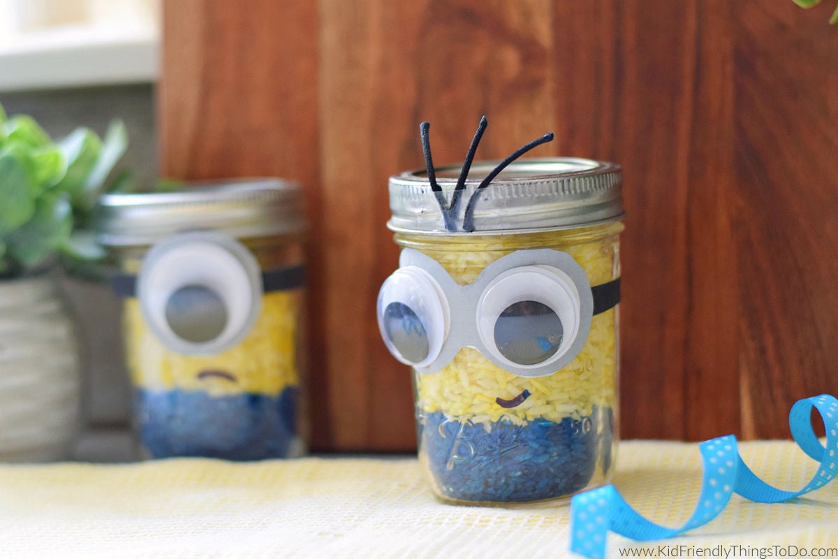 mason jar minion craft with colored rice 