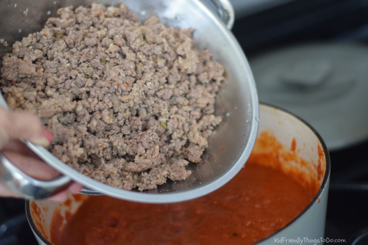 adding meat to meat sauce 