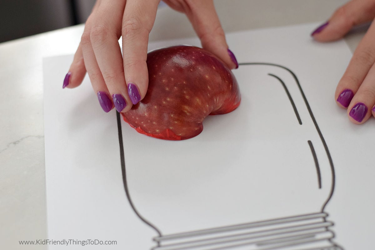 stamping an apple onto a mason jar printable 