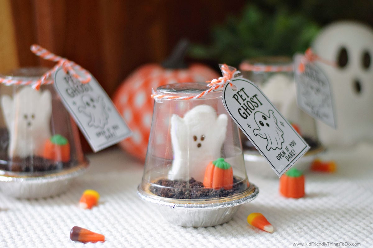 Ghost Peep and candy pumpkin on an Oreo-topped mini pudding pie beneath a clear cup with a “Pet Ghost—Open if you dare!” tag.